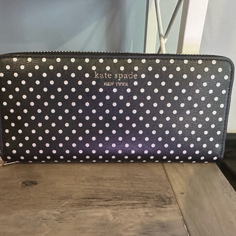 NWT: Kate Spade Zippy Wallet